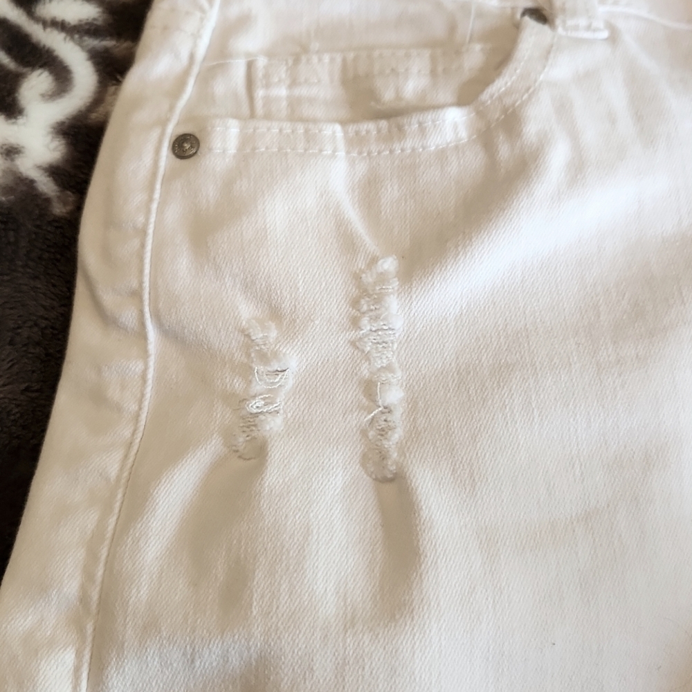 NWT WHITE DENIUM SHORTS - Picture 4 of 9